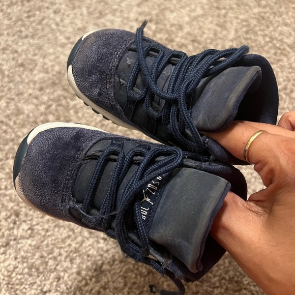 Toddler Jordan size 6c - Picture 2 of 4